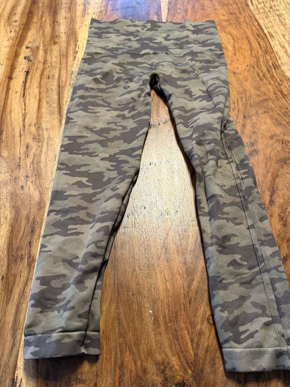 Spanx Look at Me Now Seamless Camo Leggings Size L